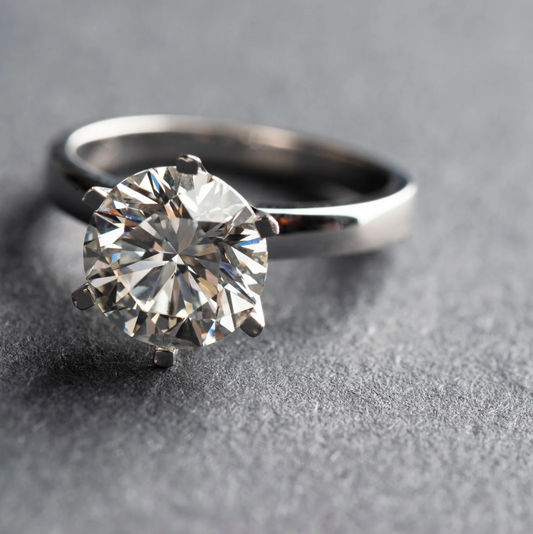 Anello di diamanti elegante e lussuoso a Roma di Atelier Diamanti