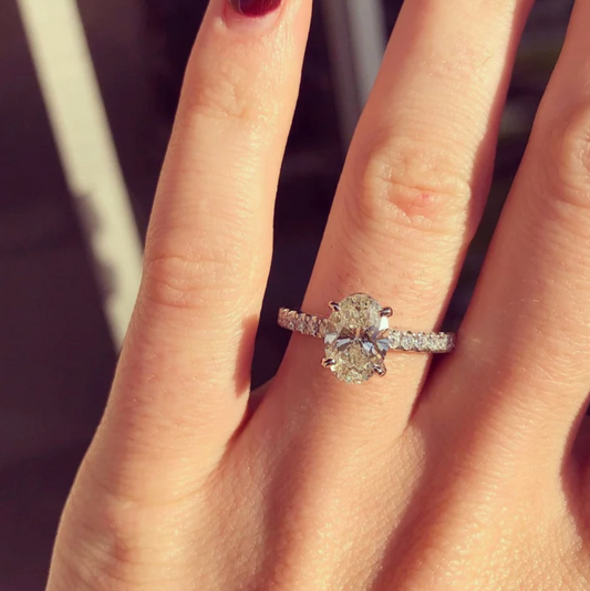 L'Anello di Fidanzamento Perfetto a Roma: La Scelta di Qualità e Stile con Atelier Diamanti